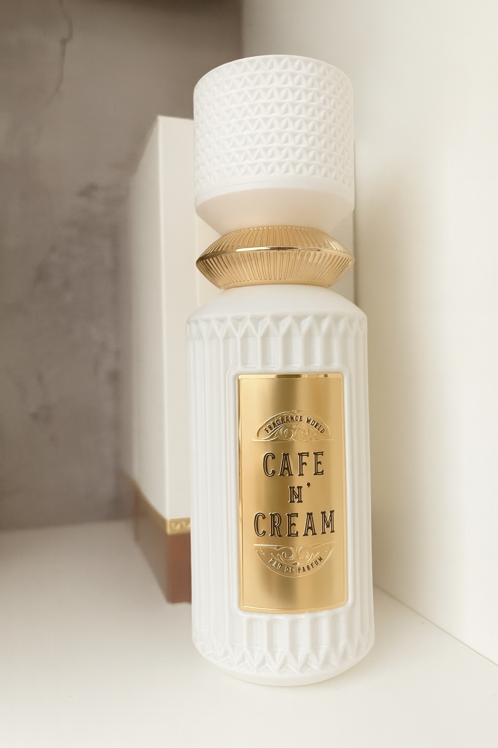 Cafe in cream